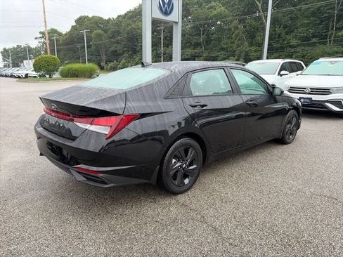 Used 2023 Hyundai Elantra SEL w/ Winter Weather Package FWD image 5