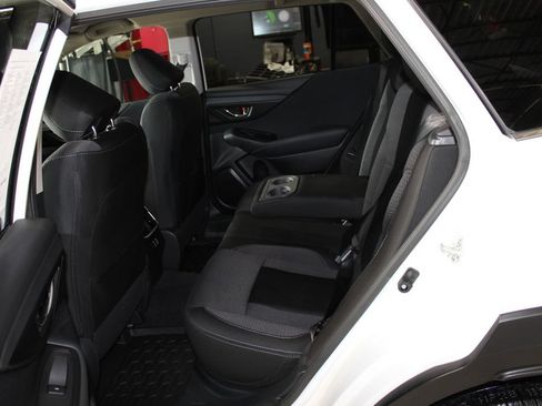 Used 2025 Subaru Outback Premium AWD/4WD image 11