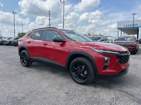 New 2026 Chevrolet Trax LT FWD image 1