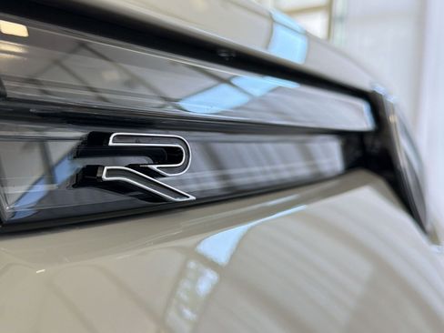 New 2026 Volkswagen Tiguan SE R-Line FWD image 37