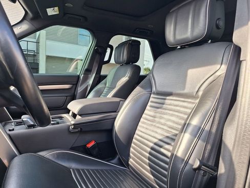 Used 2022 Land Rover Discovery S R-Dynamic image 5