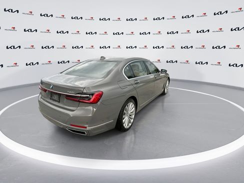 Used 2022 BMW 740i w/ Premium Package RWD image 8