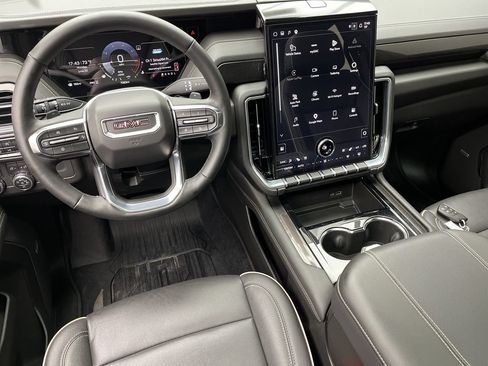 Certified 2025 GMC Yukon Elevation w/ LPO, Elevation Black Package AWD/4WD image 15