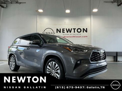 Used 2021 Toyota Highlander Platinum AWD/4WD image 37