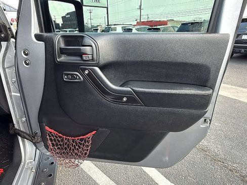 Used 2017 Jeep Wrangler Unlimited Rubicon AWD/4WD image 17