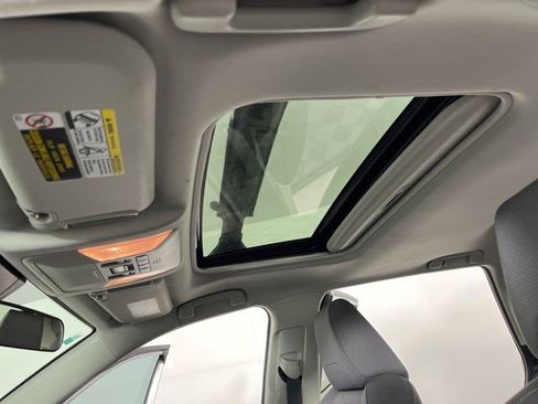 Used 2021 Toyota RAV4 XLE w/ Convenience Package FWD image 31