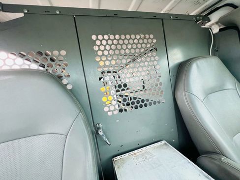 Used 2008 Ford E-250 and Econoline 250 image 11