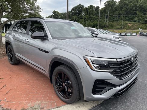 New 2026 Volkswagen Atlas Cross Sport SEL R-Line image 3