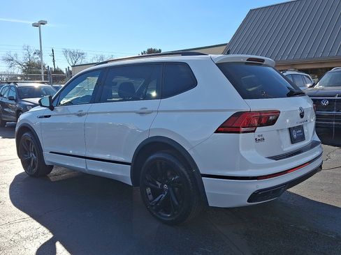 Certified 2023 Volkswagen Tiguan SE R-Line image 4