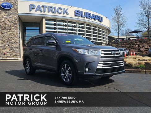 Used 2017 Toyota Highlander XLE w/ Carpet Mat Package AWD/4WD image 1