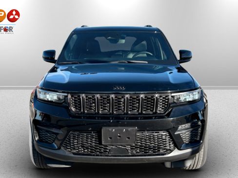 Used 2024 Jeep Grand Cherokee Altitude image 8