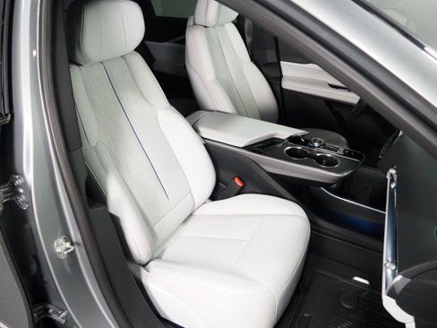 Used 2024 Cadillac Lyriq Luxury AWD/4WD image 2
