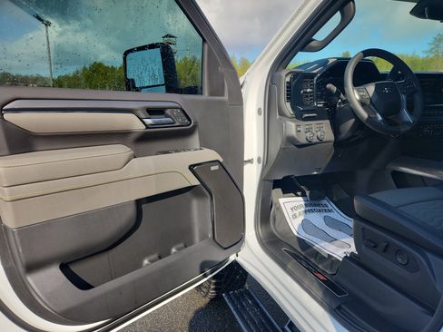 Used 2025 Chevrolet Silverado 2500 ZR2 w/ Technology Package image 18