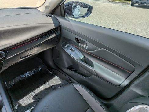 Used 2026 Nissan Sentra SR w/ SR Premium Package FWD image 18