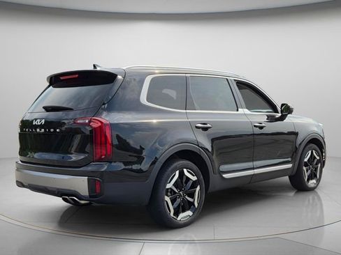 Used 2025 Kia Telluride S FWD image 7
