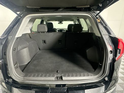 Used 2024 GMC Terrain SLE image 27