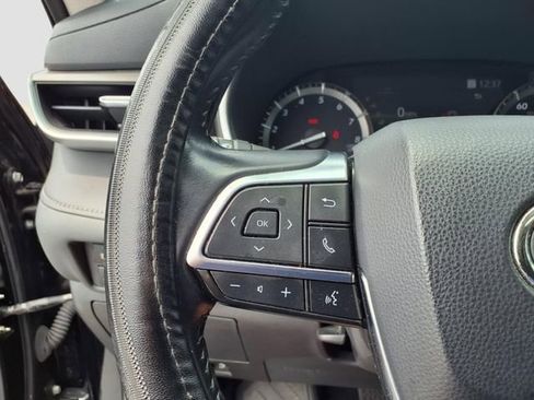 Used 2021 Toyota Highlander XLE image 21