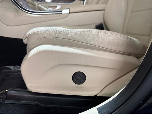 Used 2019 Mercedes-Benz GLC 300 4MATIC image 18