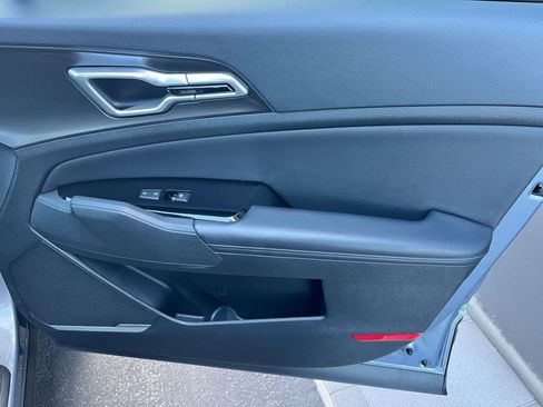 Used 2024 Kia Sportage EX image 30