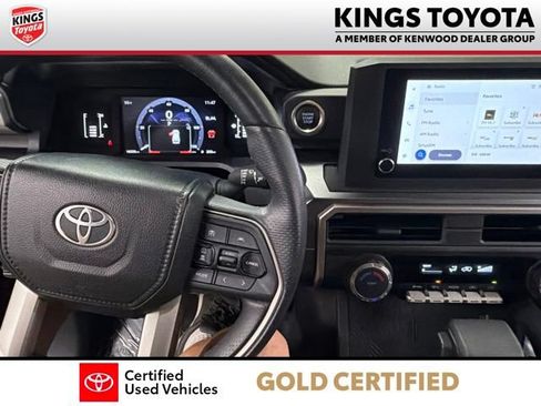 Used 2025 Toyota 4Runner SR5 AWD/4WD image 17