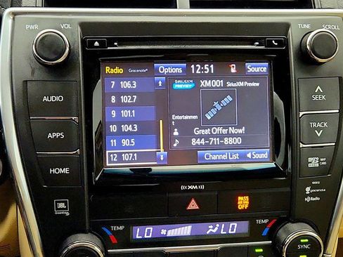 Used 2017 Toyota Camry XLE w/ Moonroof Package FWD image 19