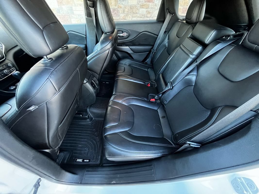 Used 2019 Jeep Cherokee Latitude Plus AWD/4WD image 13