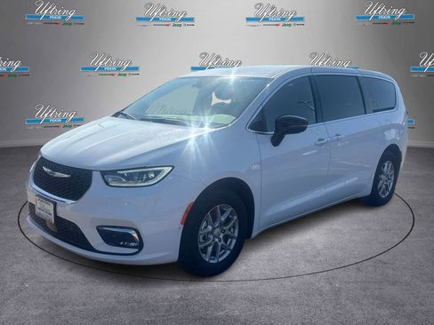 New 2026 Chrysler Pacifica Select image 7