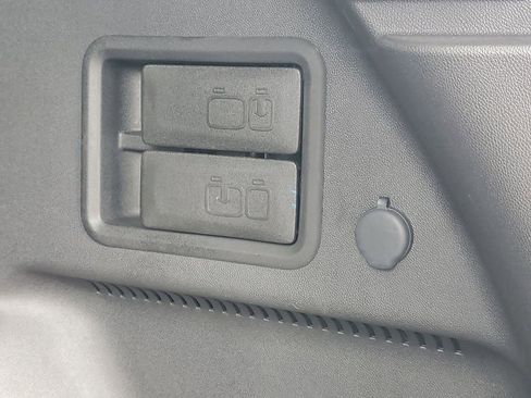 Used 2023 Chevrolet Equinox LT image 31