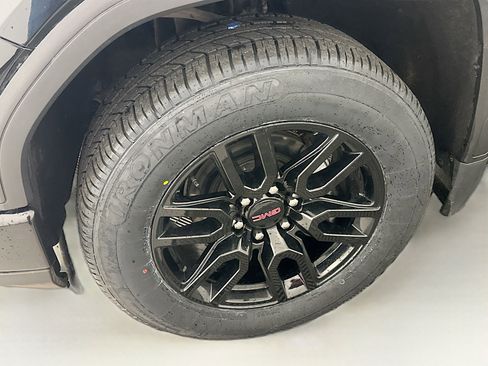 Used 2023 GMC Sierra 1500 Elevation image 9