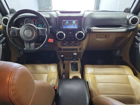 Used 2011 Jeep Wrangler Sahara w/ Connectivity Group AWD/4WD image 12
