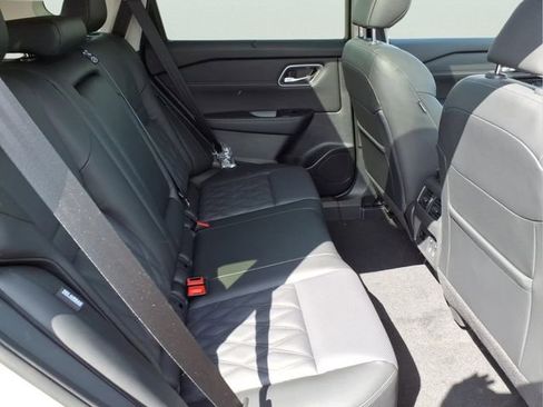 New 2026 Nissan Rogue Platinum AWD/4WD image 17