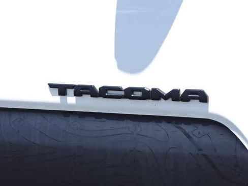 Certified 2022 Toyota Tacoma TRD Pro AWD/4WD image 9
