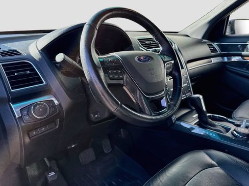Used 2016 Ford Explorer Limited w/ Equipment Group 301A AWD/4WD image 9