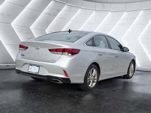 Used 2019 Hyundai Sonata Limited w/ Ultimate Package 04 FWD image 3