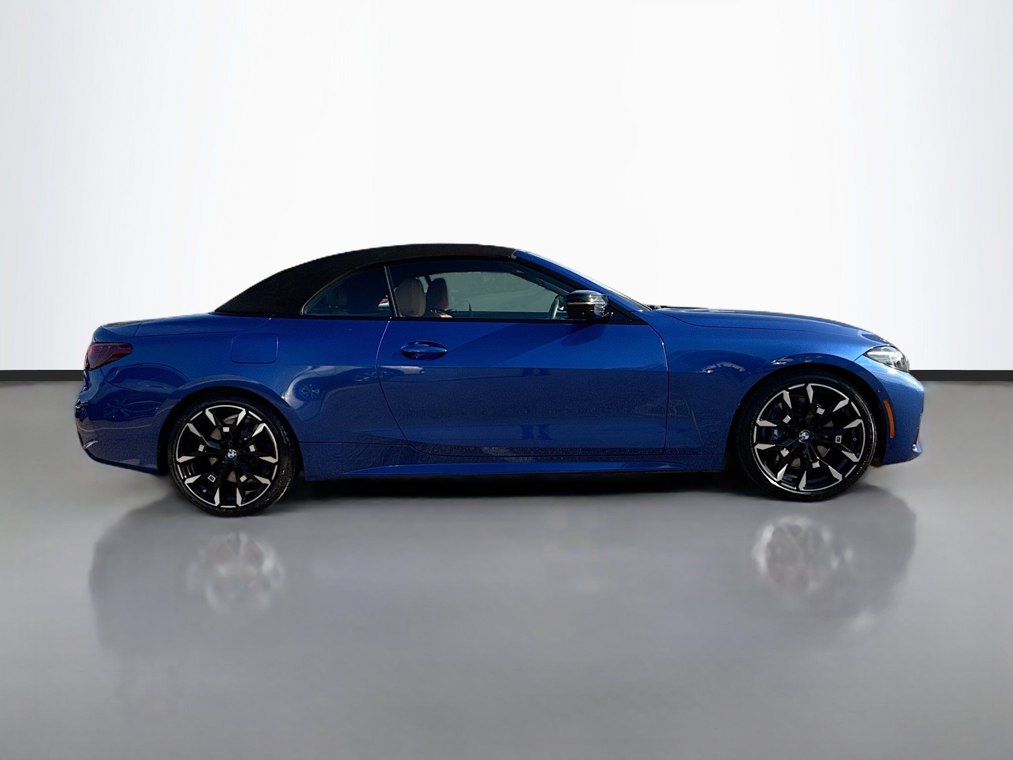 Used 2025 BMW M440i Convertible RWD image 2