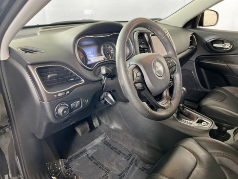 Used 2022 Jeep Cherokee Trailhawk w/ Premium Leather Package AWD/4WD image 9