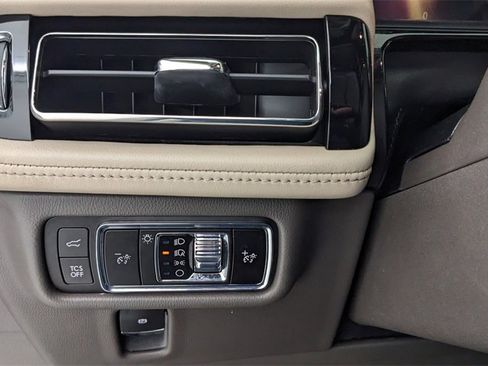 Used 2023 Lincoln Nautilus AWD w/ Premium Package image 21