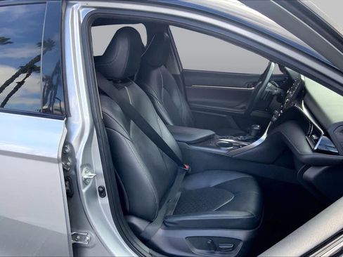 Used 2022 Toyota Camry XSE FWD image 8