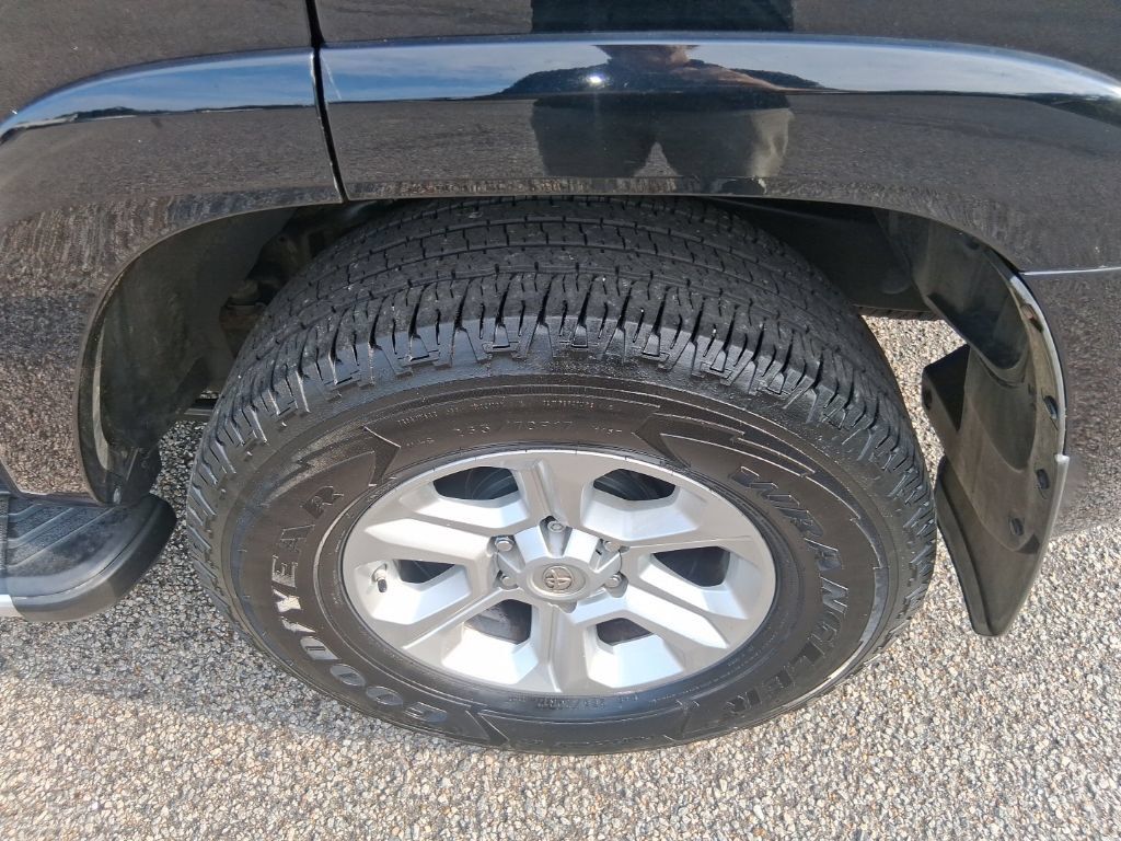 Used 2018 Toyota 4Runner SR5 Premium AWD/4WD image 9