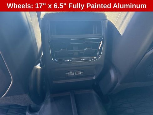 Used 2023 Jeep Grand Cherokee Laredo image 30