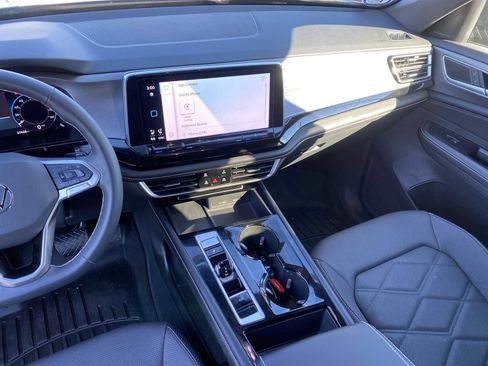 Used 2024 Volkswagen Atlas Cross Sport SE image 14