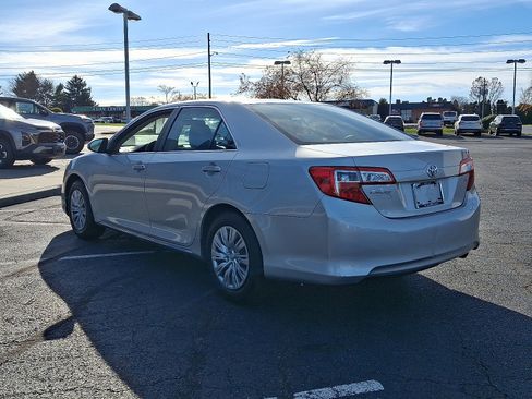 Used 2013 Toyota Camry LE image 4