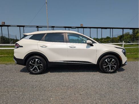 Used 2023 Kia Sportage EX AWD/4WD image 4