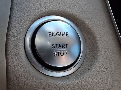 Used 2015 Mercedes-Benz C 300 4MATIC Sedan image 22