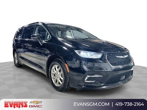 Used 2024 Chrysler Pacifica Touring-L FWD image 1