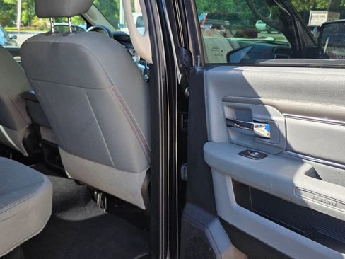 Used 2019 RAM 1500 Classic SLT AWD/4WD image 17