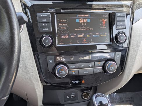 Used 2021 Nissan Rogue Sport SL FWD image 18