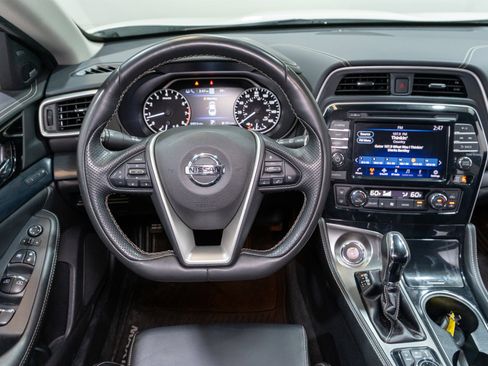 Used 2021 Nissan Maxima Platinum w/ Sport Mat Group FWD image 11
