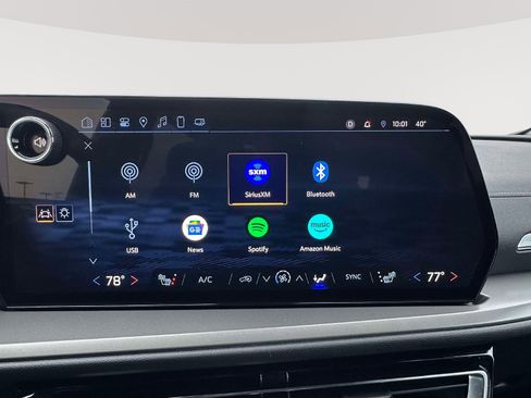 Certified 2025 Chevrolet Traverse LT w/ Driver Confidence Package image 11