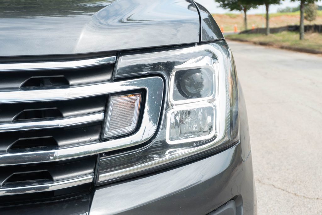 Used 2021 Ford Expedition XLT RWD image 3